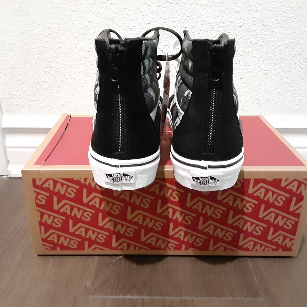 Vans - Picture 2 of 4